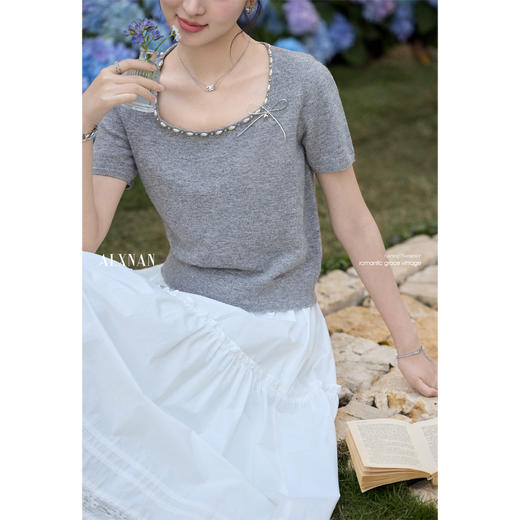 鹿向南 「烂漫际遇」法式气质短袖t恤女夏季别致设计感灰色针织衫 商品图1