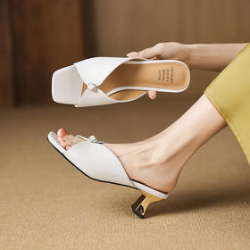 【预售5天】法式真皮粗跟一字半拖凉鞋女夏季新款百搭珍珠凉拖鞋外穿DS&1691