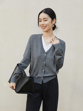 灰色 V 领针织开衫女 秋冬季薄款简约气质 单排扣外搭短款毛衣外套