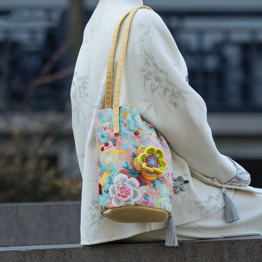 繁花绮梦勾花水桶包 商品图1