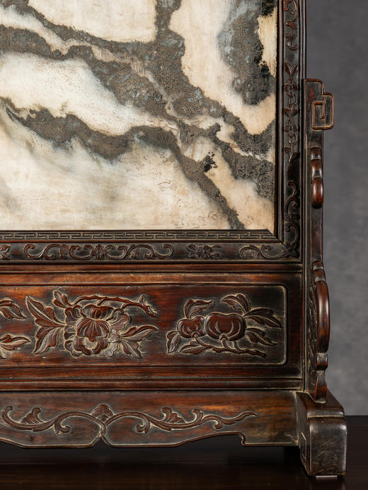 清中期	红木镶云石浮雕寿桃花卉卷草纹大插屏 商品图4