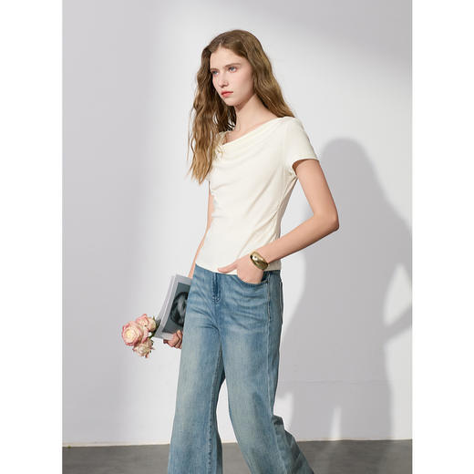 三彩2025夏季新款通勤气质设计感扭结上衣斜领T恤修身短款S 商品图3