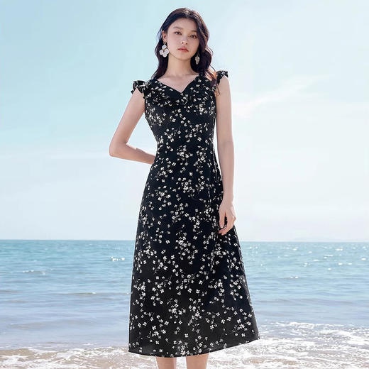 西遇黑色碎花连衣裙女夏季新款度假风法式荷叶边v领长裙SS050991 商品图2