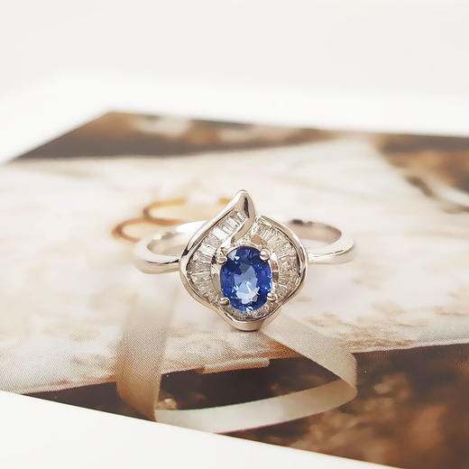 【天然正品】A货翡翠PT900铂金镶钻镶天然近50分矢车菊蓝宝石戒指14.5号（戒圈可改）女士现售价：2380！160525NJM62 商品图5