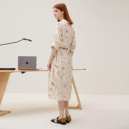 谜底连衣裙短袖女2025秋季新品垂顺印花H型配吊带配腰带253ML1028 商品图2