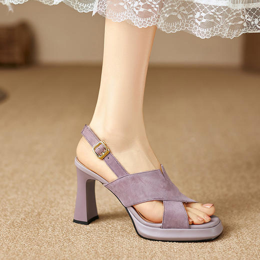 【预售5天】夏季高级感黑色气质粗跟磨砂防水台高跟凉鞋女MWLR&W2446-2 商品图0