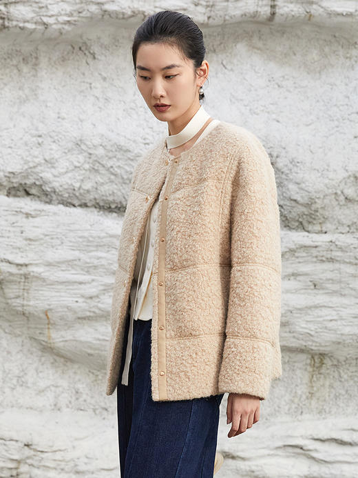 浅燕麦色羊羔毛质感圆领外套 单排金属纽扣衍缝格纹宽松显瘦秋冬温柔气质通勤保暖上衣 商品图1