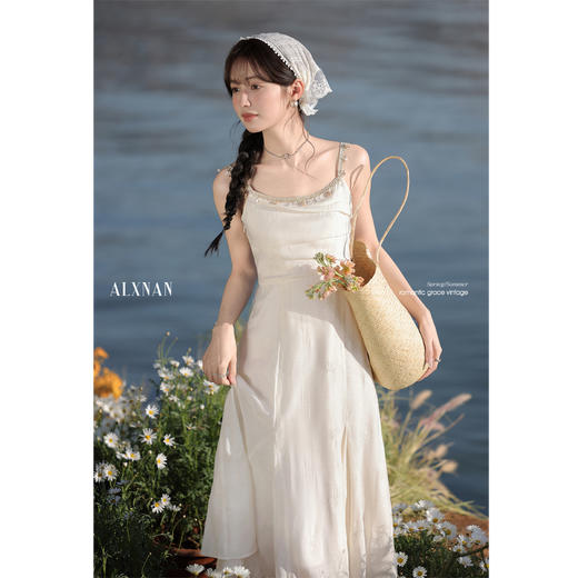 鹿向南「山茶漫记」法式气质收腰连衣裙夏女独特杏色A字吊带长裙 商品图4