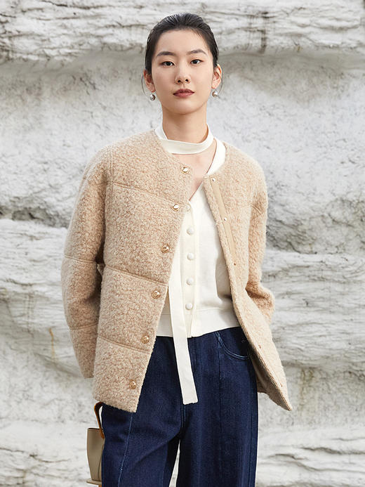浅燕麦色羊羔毛质感圆领外套 单排金属纽扣衍缝格纹宽松显瘦秋冬温柔气质通勤保暖上衣 商品图0