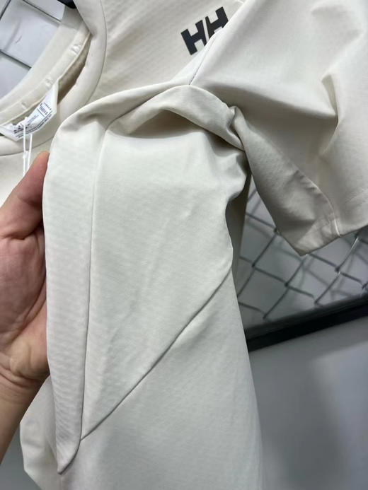 原单正品 HH 25新款圆领速干短袖，整体功能性非常强，防晒 透气 凉感 弹力 速干 防晒 全部兼备！
原价880 商品图6