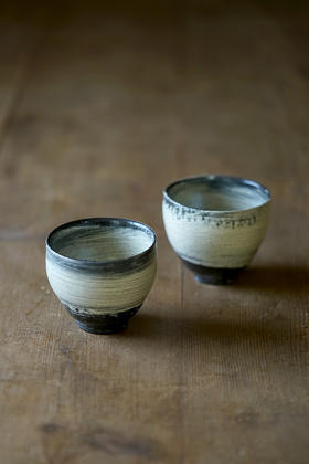 尾形笃02黑地刷毛目｜小汤吞