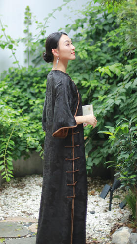 漫物记重磅提花圆领喇叭袖旗袍xys-190