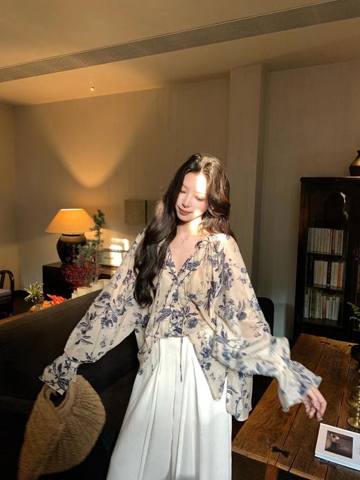 直发 7天发【2496】青花瓷~美学沉淀 高级感莱赛尔天丝轻薄透气复古碎花宽松显瘦衬衫 商品图2