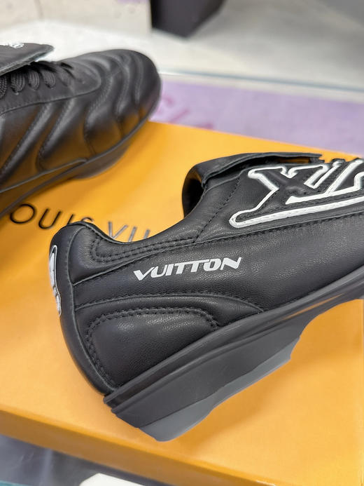 LOUIS VUITTON Footprint 2025春夏男士系列 足球鞋 皮革 系带圆头 低帮 生活休闲鞋 黑色（HC） 商品图6