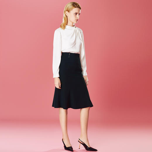 EITIE爱特爱气质圆领直筒显瘦上衣秋季新款7913610 商品图3