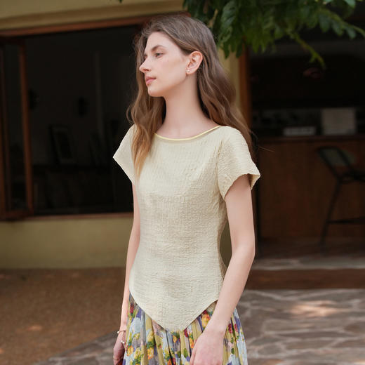 OLrain欧芮儿一字领法式肌理感T恤女夏季2025新款不规则短袖上衣 商品图0