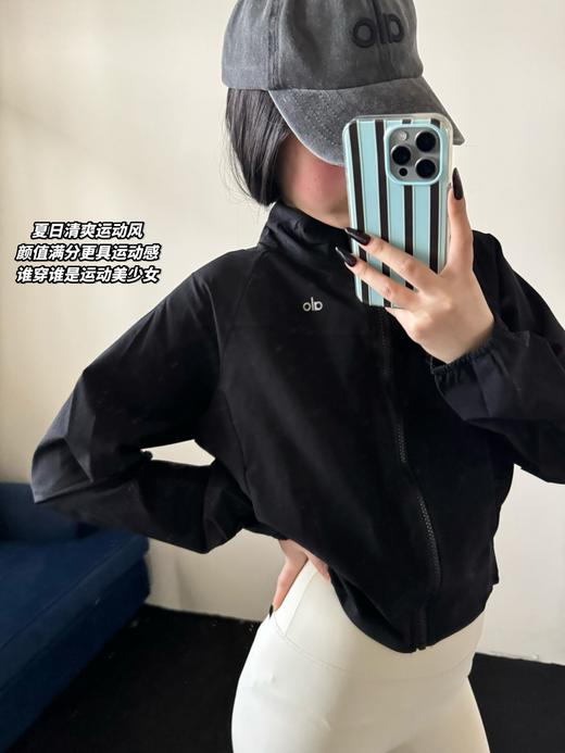 点此购买 Alo春夏季女士反光logo立领夹克防晒外套 md 321875 商品图7