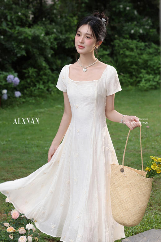 鹿向南[花影云裳]新款夏季透气轻薄显瘦法式仙气刺绣杏色连衣裙女DYL661858 商品图5