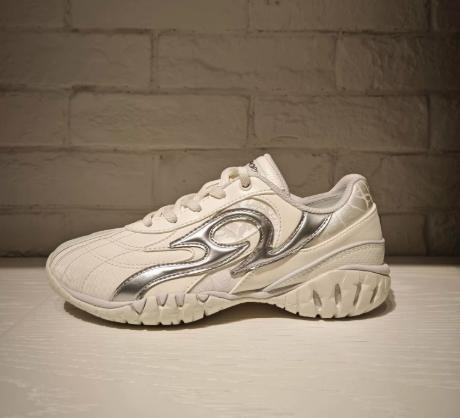 ANTA安踏简约百搭耐磨透气低帮生活休闲鞋女款122538812VS 商品图0