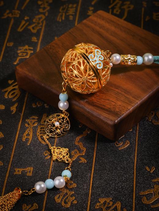 绿釉镂空瑞兽香囊挂件 商品图2