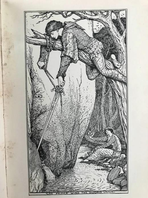 1903年 安德鲁·朗格《深红色童话书》 8幅彩色与大量黑白插图 漆布精装32开 商品图13