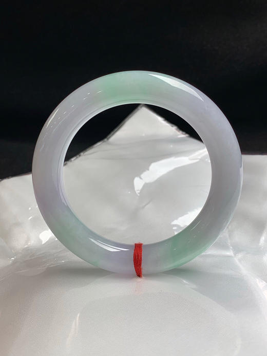 620279，54.7圈口，糯化春彩圆条福镯，清爽春带彩，紫底飘绿，细腻水润 商品图3