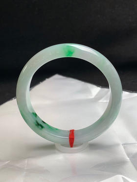 620277，61圈口，飘绿正圈平安镯，飘色辣，底子细腻有水