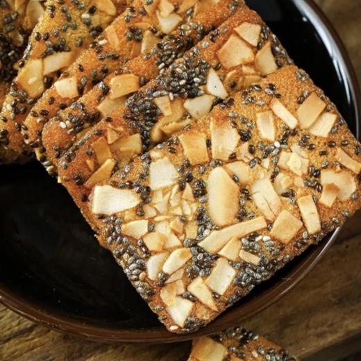 😎任何人拒绝这个【奇亚籽椰子脆片】我都会伤心❗️13%椰子片➕36%鸡蛋清➕7%奇亚籽 😋酥酥脆脆真的太吃了😊 🎁本次团购特别做了黑松露🍄和椰香🥥两种口味  商品图6