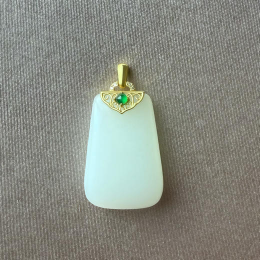 18K古法黄金和田玉（白玉）镶钻吊坠--无事牌/梯形牌17*25mm 商品图0