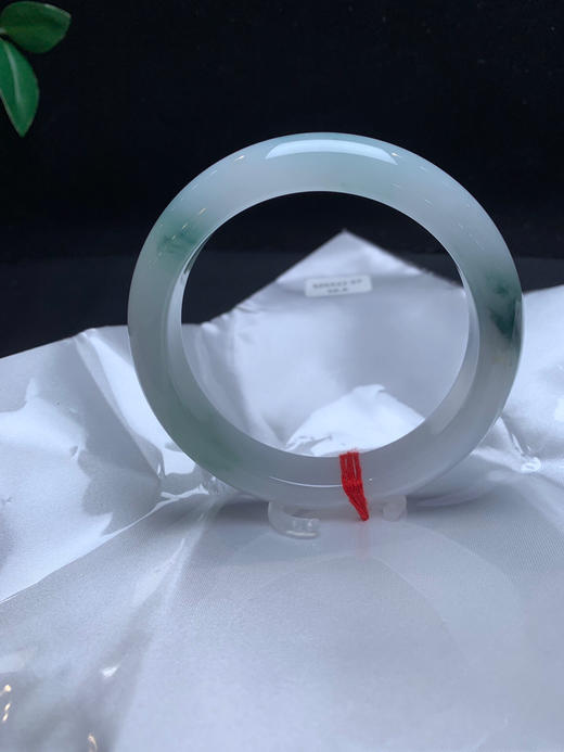 620274，58.6牛奶底飘花手镯，整条底妆特别秀气清新，花色清爽灵动 商品图2