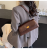 🥰 我虽小却很能装日常!!——😎【Clous Krause 单肩斜挎法棍包81021300 】 ✅ 怎么搭配都好看|四季都可以背的一款包包!!💥正面皮带扣磁吸开合便捷气质 商品缩略图5