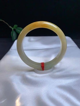 620275，52.5黄翡手镯，清新特色的黄翡手镯，润润的，均匀秀气