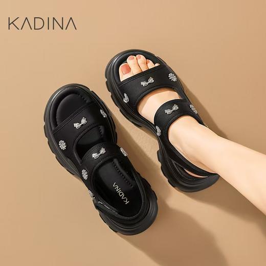 【KADINA】  AF3  卡迪娜2025春夏季新款厚跟露址简约休闲运动女凉鞋KM251809 商品图0