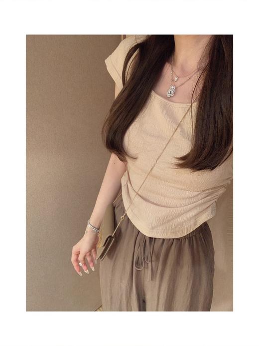 金蘑菇菇 见习爱神 版型t /巧妙版型 方领露锁骨设计感别致上衣 商品图1