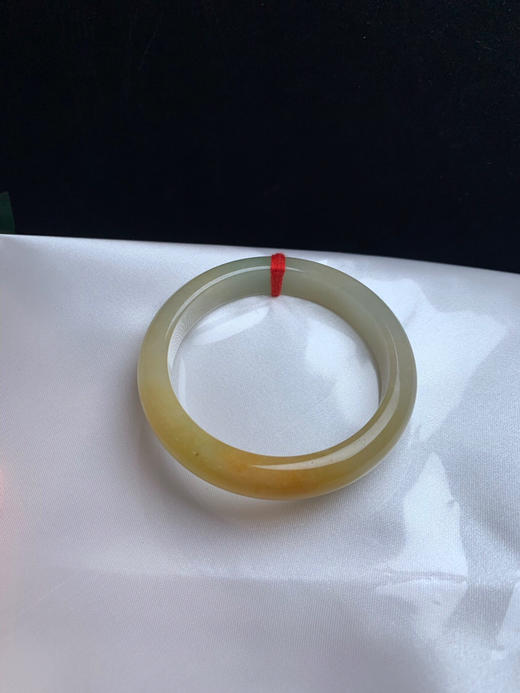 620275，52.5黄翡手镯，清新特色的黄翡手镯，润润的，均匀秀气 商品图4