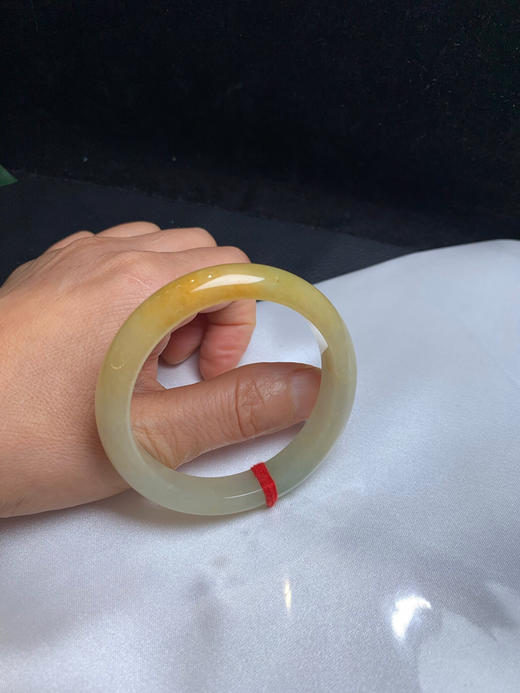 620275，52.5黄翡手镯，清新特色的黄翡手镯，润润的，均匀秀气 商品图5