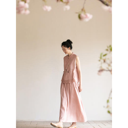 牧衣游原创 22姆米双宫绸手绣炒色真丝马夹复古新中式开衫 花事 商品图2