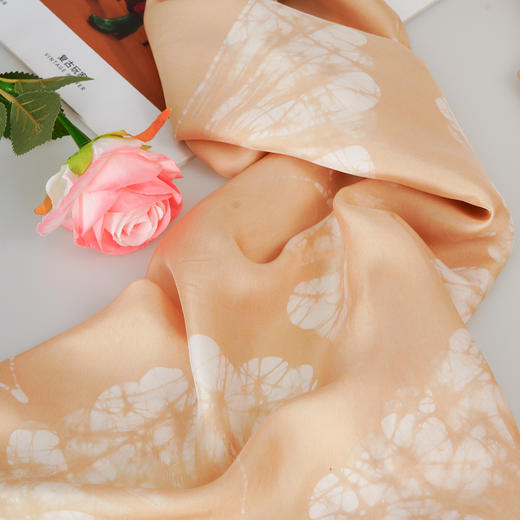 青云染/ClouDyeing 【银杏叶】丝绸 抗皱桑蚕丝披肩-送礼长巾 商品图3