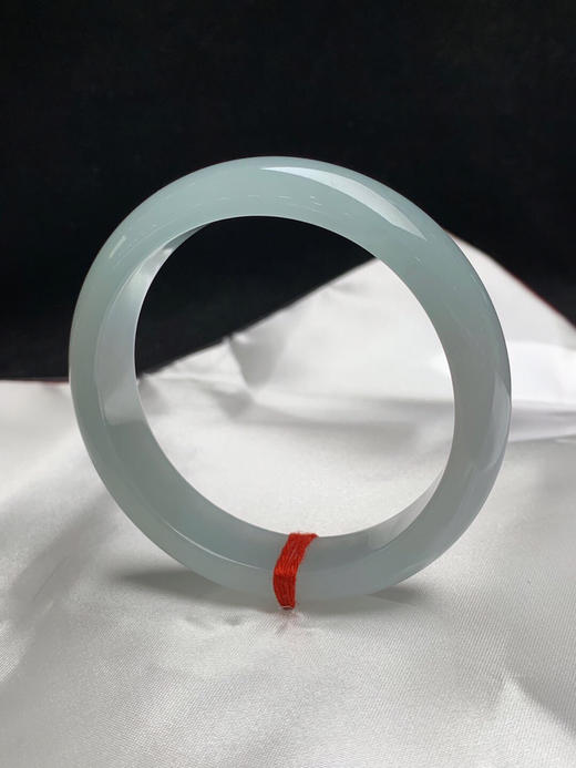 620276，56.3圈口，冰晴淡蓝底正圈平安镯，淡淡蓝底色，冰胶细润 商品图2