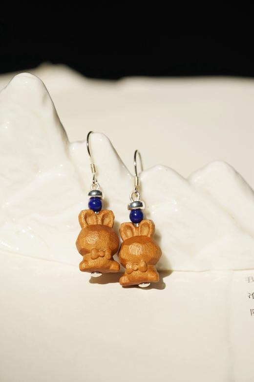 老山檀小兔子耳坠 商品图0