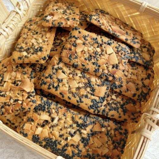 😎任何人拒绝这个【奇亚籽椰子脆片】我都会伤心❗️13%椰子片➕36%鸡蛋清➕7%奇亚籽 😋酥酥脆脆真的太吃了😊 🎁本次团购特别做了黑松露🍄和椰香🥥两种口味  商品图0