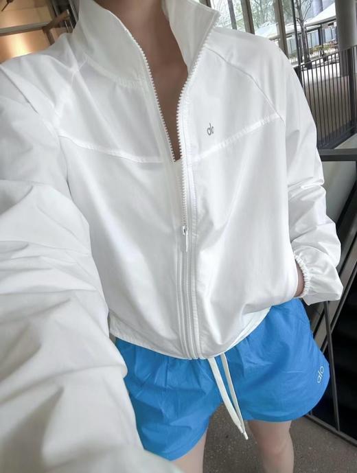 点此购买 Alo春夏季女士反光logo立领夹克防晒外套 md 321875 商品图8