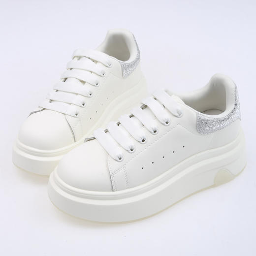 【千百度】BF千百度2025秋新款厚底增高小白鞋女单鞋A25470663 吊牌价999活动价799 商品图2