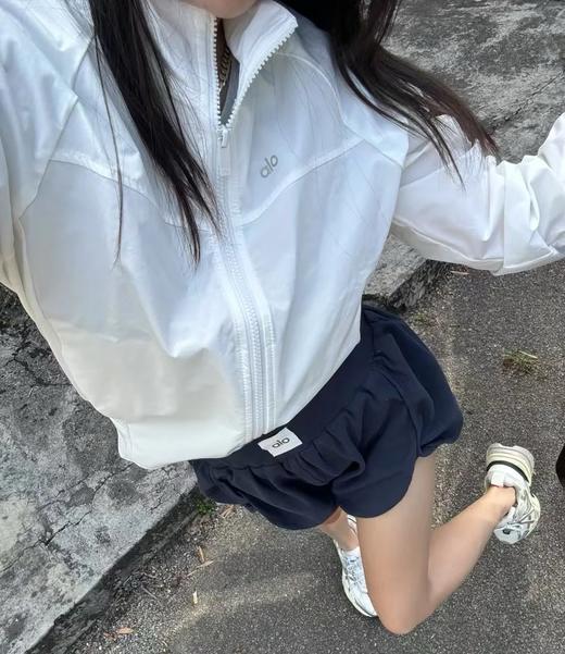 点此购买 Alo春夏季女士反光logo立领夹克防晒外套 md 321875 商品图4