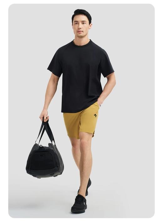 点此购买 迪桑特TRAINING系列综训男士TOUGH梭织运动短裤 ye 321829 商品图4