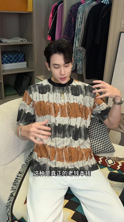 T3917夏季高级感新款男士简约水墨撞色磨破设计短袖T恤百搭舒适上衣潮 商品图0