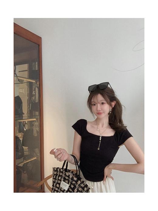 金蘑菇菇 见习爱神 版型t /巧妙版型 方领露锁骨设计感别致上衣 商品图3