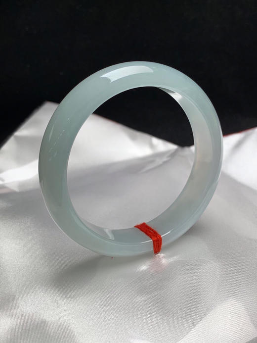 620276，56.3圈口，冰晴淡蓝底正圈平安镯，淡淡蓝底色，冰胶细润 商品图1