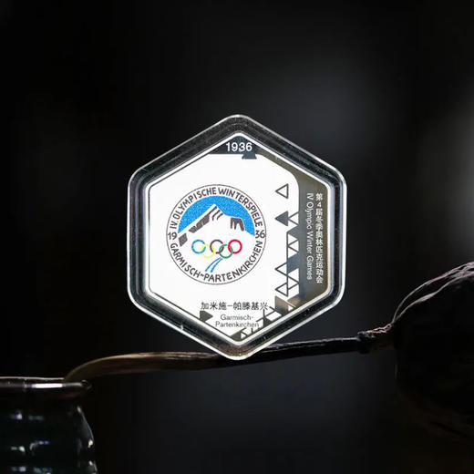 《五环荣耀》历届冬奥会会徽和吉祥物纪念银章  含纯银35克 商品图9