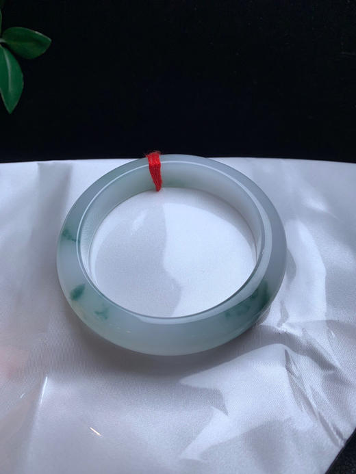 620274，58.6牛奶底飘花手镯，整条底妆特别秀气清新，花色清爽灵动 商品图4